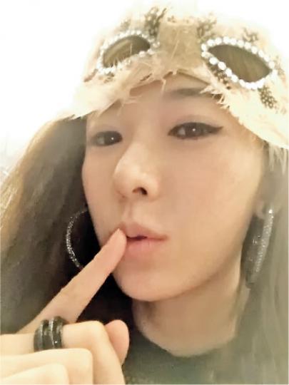 林志玲嘟嘴回應大家對她的祝福。(微博圖片)林志玲收到女神蛋糕,因她依然是大家心目中的女神。(微博圖片) 林志玲嘟嘴回應大家對她的祝福。(微博圖片)林志玲收到女神蛋糕,因她依然是大家心目中的女神。(微博圖片)