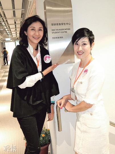 王愛倫與陳法蓉昨日代表慧妍雅集主持剪綵儀式。(攝影﹕孫慧莊) 王愛倫與陳法蓉昨日代表慧妍雅集主持剪綵儀式。(攝影﹕孫慧莊)