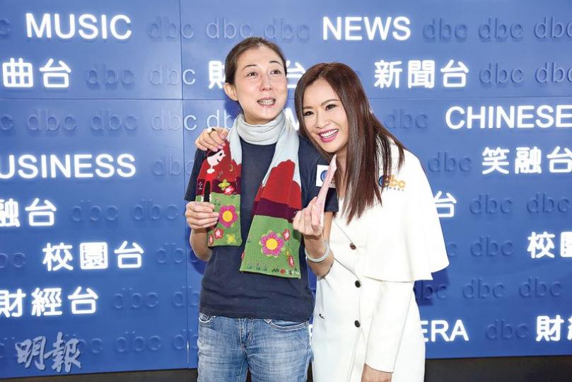 吳綺莉(左)與張文慈(右)承認有人邀請出席「飯局」。(攝影:柯美) 吳綺莉(左)與張文慈(右)承認有人邀請出席「飯局」。(攝影:柯美)