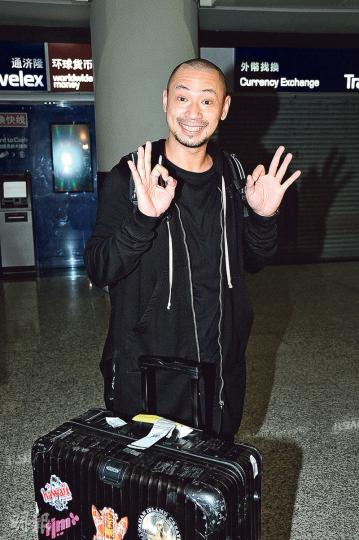 金剛露出招牌笑容兼做出OK手勢,示意終於平安返港。(攝影:鍾偉茵) 金剛露出招牌笑容兼做出OK手勢,示意終於平安返港。(攝影:鍾偉茵)