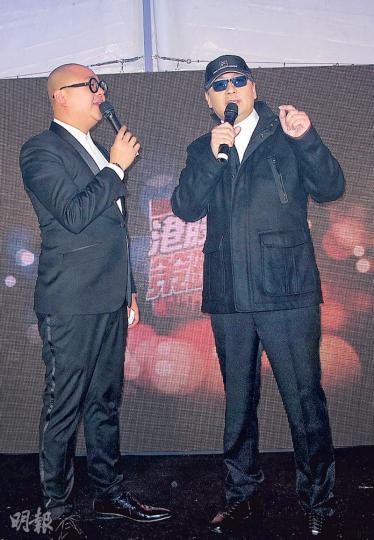 蔡楓華(右)被Bob(左)追問演唱會籌備情况,他表示門票賣得七七八八,不用宣傳。(攝影:林蘊兒) 邵仲衡跟蔡楓華玩自拍,表情鬼馬。(攝影:林蘊兒) 張立基透露未婚妻身體康復中,聖誕會跟對方去外地旅行。(攝影:林蘊兒) FFx表示若《Sugar Baby》網上點擊率達到300萬,會租開篷巴士跟粉絲巡遊慶祝。(攝影:林蘊兒) 蔡楓華(右)被Bob(左)追問演唱會籌備情况,他表示門票賣得七七八八,不用宣傳。(攝影:林蘊兒) 邵仲衡跟蔡楓華玩自拍,表情鬼馬。(攝影:林蘊兒) 張立基透露未婚妻身體康復中,聖誕會跟對方去外地旅行。(攝影:林蘊兒) FFx表示若《Sugar Baby》網上點擊率達到300萬,會租開篷巴士跟粉絲巡遊慶祝。(攝影:林蘊兒)