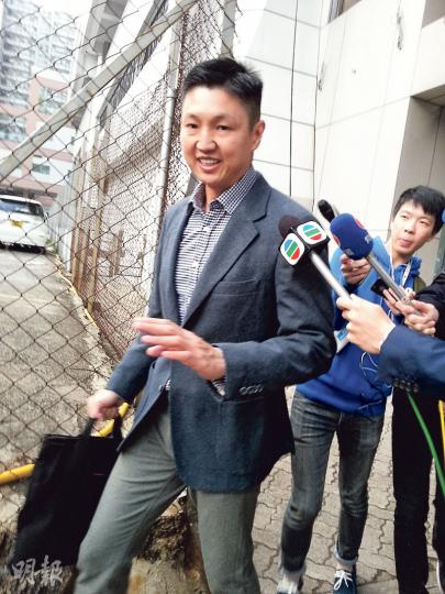 首被告梁竣傑（圖）在審訊時稱，任職攝影師的事主叫他介紹更多潛在客戶給他認識，他才把事主的電話號碼交予次被告，但這解釋不獲裁判官接納。（羅霜寧攝）