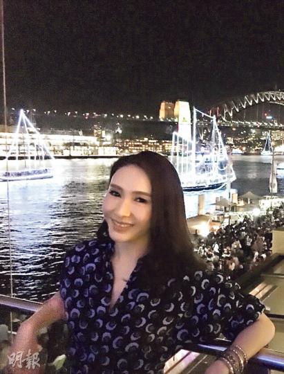 黎姿上載靚相,祝大家新年快樂,希望2016會更加精彩。(微博圖片)凍齡靚媽黎姿出海度假,風采依然。(微博圖片) 黎姿上載靚相,祝大家新年快樂,希望2016會更加精彩。(微博圖片)凍齡靚媽黎姿出海度假,風采依然。(微博圖片)