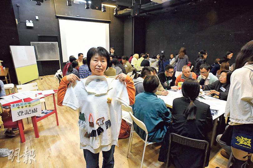 深水埗欽州街臨時小販布市場商販李小姐昨日出席關注組舉辦的工作坊，她期望日後可以原址經營。（陳淑安攝）