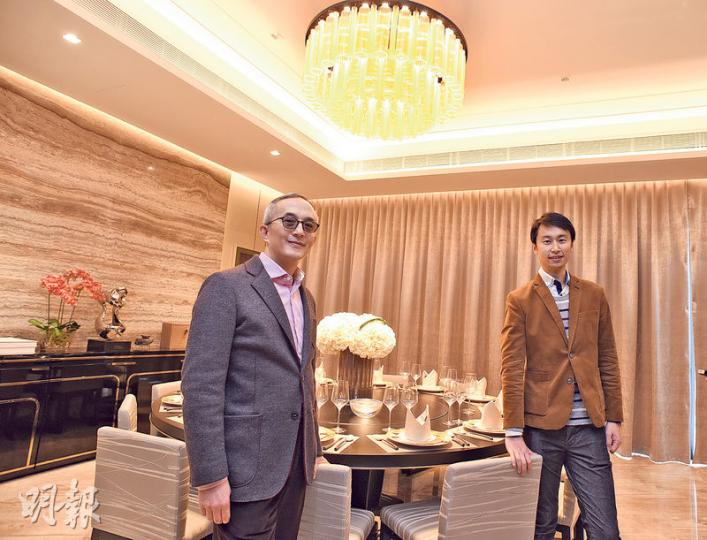 資本策略執行董事方文彬（左）表示，61號洋房家具及裝修費用涉約1800萬，將會以招標形式發售；圖右為尚家生活助理董事柯穎豪。（陳淑安攝） 