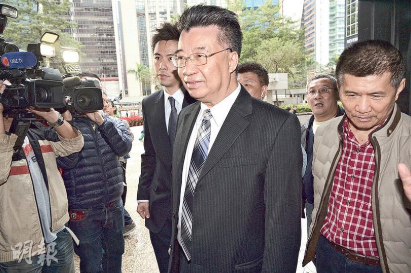 全國政協前委員劉夢熊（中）昨到庭時心情不俗，引用金句「民之所欲，常在我心」形容其心情，但沒有詳述當中意思。（蘇智鑫攝）