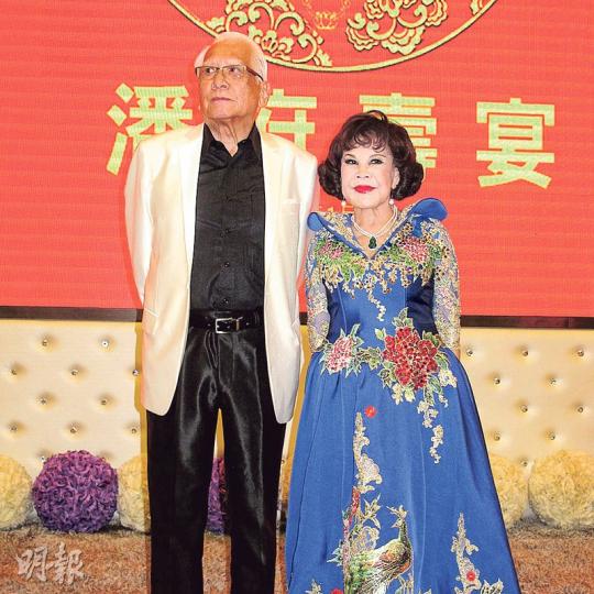 黃夏蕙(右)為賽車手情人潘炳烈擺壽宴,慶祝對方80歲大壽。(攝影鎅O者:柯美)苟芸慧承認瘦了,但磅數多少沒所謂,最緊要健康。(攝影鎅O者:柯美) 黃夏蕙(右)為賽車手情人潘炳烈擺壽宴,慶祝對方80歲大壽。(攝影鎅O者:柯美)苟芸慧承認瘦了,但磅數多少沒所謂,最緊要健康。(攝影鎅O者:柯美)
