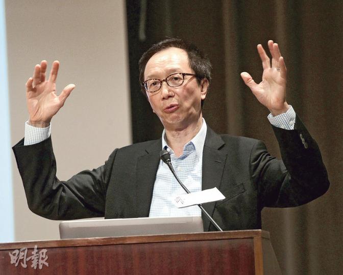 前財政司長梁錦松（圖）昨日在一個教育會議上，重提當年推行母語教學並非由他提議，但強調此舉不是為洗底，他又表明支持「普教中」，認為有助提升學生寫作能力。（李紹昌攝）