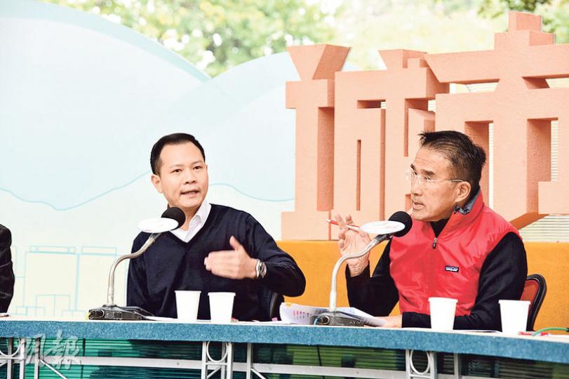 《城市論壇》討論高鐵一地兩檢議題，出席嘅新民黨田北辰（右）被主持問到一地兩檢係咪可透過基本法附件三引入時，一度話「香港嘅出入境不屬於香港自治範圍」，引起同場嘅公民黨大律師郭榮鏗（左）反駁，兩人一度爆發罵戰。最終田二少承認自己「表達不清」，澄清番「香港出入境當然屬於香港自治範圍」。（陳淑安攝）