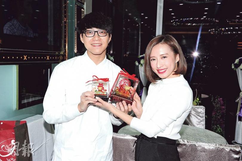 坤哥與龔嘉欣前晚預演上契，兩人更互送金飯碗。（攝影﹕陳釗）