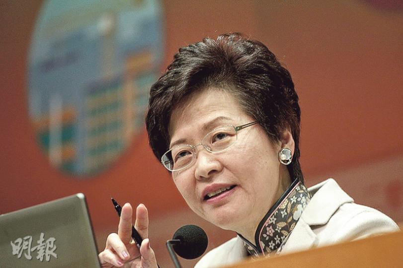 政務司長林鄭月娥早前去信立法會主席曾鈺成，指立法會上周四因泛民議員要求點人數及缺席而流會，認為「這些行為實有負市民期望」。圖為她昨日出席簡介施政報告措施的記者會。（郭慶輝攝）