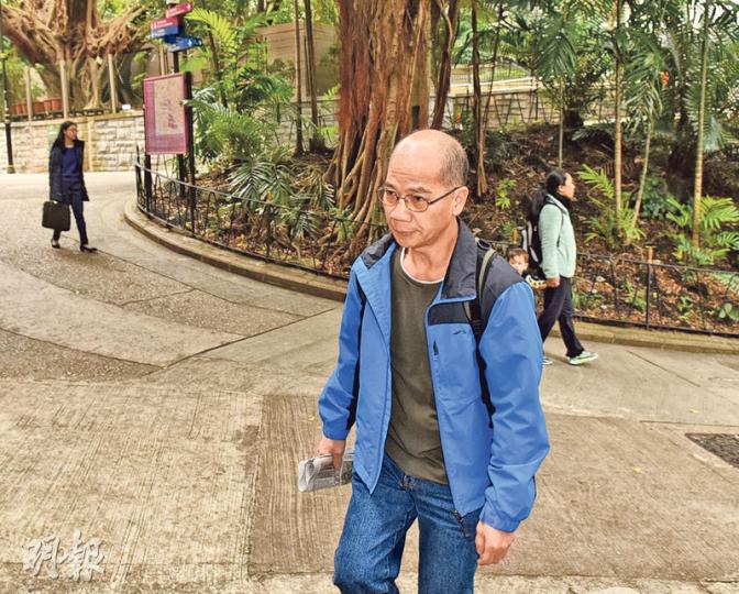 曾任啟晴邨地盤主管的陳小華（圖）昨承認3年前因盜竊而遭何標記解僱，並透露啟晴邨工程在2012年9月至10月全速進行，當時所需物料「太多太亂」，故曾容許部分判頭在未經他審批下向採購部訂購水喉物料。（陳淑安攝）負責落標及提交水喉物料送審的何標記工料測量員鄺家富（圖）昨在聆訊上指出，持牌水喉匠林德深「幾有性格」，他甚少與林接觸，「一年都無幾次」，又指林間中回地盤，但無向自己查詢有關水喉用料的詳情。（陳淑安攝）