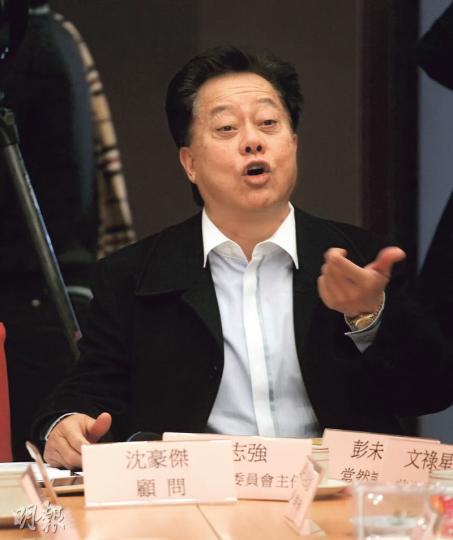 一直力撐鄉事派組黨的上水鄉委會主席侯志強,昨在鄉議局大會上提出臨時動議,要求組「新界進步聯盟黨」,稱要為社會「發出正義的吼聲」。(李紹昌攝) 一直力撐鄉事派組黨的上水鄉委會主席侯志強,昨在鄉議局大會上提出臨時動議,要求組「新界進步聯盟黨」,稱要為社會「發出正義的吼聲」。(李紹昌攝)