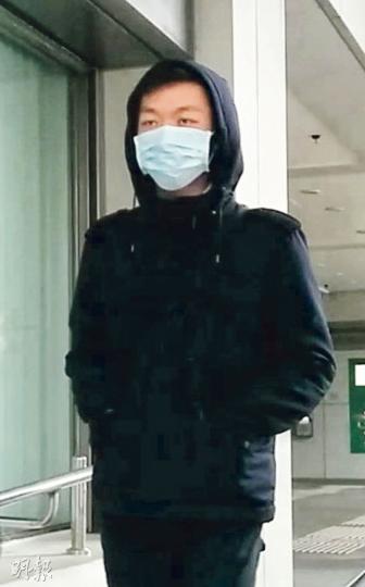 辯方指警員制服及拘捕被告梁景順(圖)時用警棍襲擊他,又在警署內出言恐嚇,着他「唔好玩嘢,快啲簽咗佢(供辭)」。(植敏欣攝)警員劉庭威(圖)供稱,當日多名示威者包圍他與同僚,向他們擲雜物,其中一人更將雜物擲中他的頭盔。(植敏欣攝) 辯方指警員制服及拘捕被告梁景順(圖)時用警棍襲擊他,又在警署內出言恐嚇,着他「唔好玩嘢,快啲簽咗佢(供辭)」。(植敏欣攝)警員劉庭威(圖)供稱,當日多名示威者包圍他與同僚,向他們擲雜物,其中一人更將雜物擲中他的頭盔。(植敏欣攝)