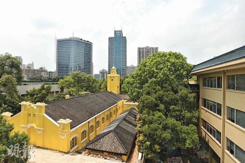 位於廣州鬧市的國民黨「一大」會址建築修繕完畢，待布展完成就可開放。（鄧宗弘攝）廣州大學嶺南建築研究所所長湯國華（圖）早前與本報記者一同察看修復工程，損毁嚴重的門樓支柱當時仍有棚架圍着。（鄧宗弘攝）