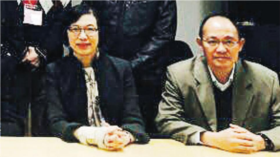 港大理學院副院長（發展及外務）張榮森（右）指出，下學年會為本科生推出科研培育計劃，及早發掘學生的科研興趣，凡文憑試最佳5科成績達31分或以上，可自動獲計劃取錄。（岑詠欣攝）