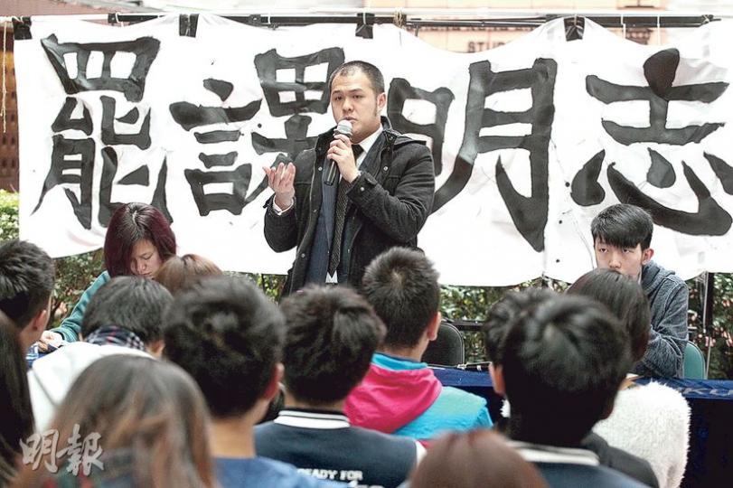 港大學生罷課委員會昨舉行論壇,擔任講者的大律師譚俊傑(中)批評校友作為港大重要持份者,但在校委會沒有校友席位是不合理。(李紹昌攝) 港大學生罷課委員會昨舉行論壇,擔任講者的大律師譚俊傑(中)批評校友作為港大重要持份者,但在校委會沒有校友席位是不合理。(李紹昌攝)