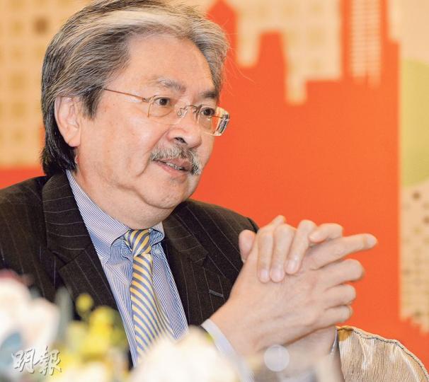 財政司長曾俊華說,外圍環境短期內不明朗,而訪港旅客放緩,須留意對本地零售、旅遊及就業等市場的影響。(劉焌陶攝) 財政司長曾俊華說,外圍環境短期內不明朗,而訪港旅客放緩,須留意對本地零售、旅遊及就業等市場的影響。(劉焌陶攝)