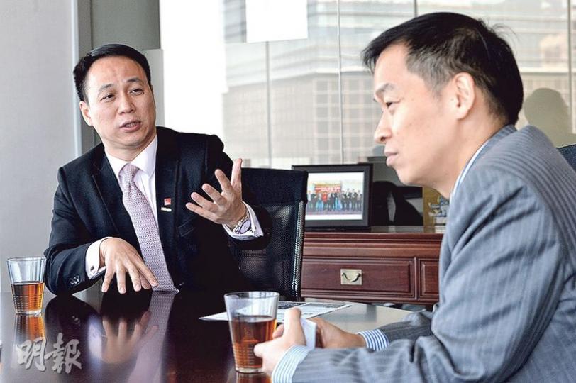 香港獨立非執行董事協會公司會員委員會主席楊志達(右)表示,獨董在董事會中是擔當「監管」角色。協會常務副會長盧華基(左)則表示,協會計劃成立「人才庫」,通過培訓提高整體獨董界的質素。(馮凱鍵攝) 香港獨立非執行董事協會公司會員委員會主席楊志達(右)表示,獨董在董事會中是擔當「監管」角色。協會常務副會長盧華基(左)則表示,協會計劃成立「人才庫」,通過培訓提高整體獨董界的質素。(馮凱鍵攝)