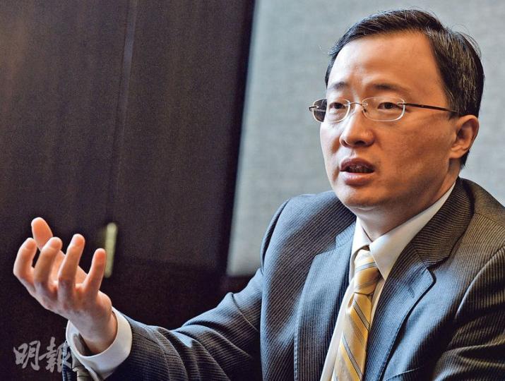 瑞穗證券沈建光表示,現時中國政府最重要是改變市場對人民幣大幅貶值的預期,否則不僅外資要撤資,中國老百姓也會想把人民幣換成美元。(劉焌陶攝) 瑞穗證券沈建光表示,現時中國政府最重要是改變市場對人民幣大幅貶值的預期,否則不僅外資要撤資,中國老百姓也會想把人民幣換成美元。(劉焌陶攝)