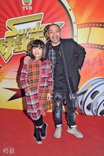 金剛（右）撐小儀（左）性格樂天，沒可能因感情生活枯燥而有抑鬱。（攝影：陳釗）曾志偉預告要到拉斯維加斯登台，今年不會留港度歲。（攝影：陳釗）
