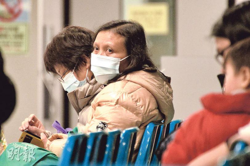 剛過去周日溫度最低跌至3.1℃,加上本港進入流感高峰期,急症室周三總求診人次高達6000多,其中聯合醫院急症室(圖)求診人次多達500餘。(馮凱鍵攝) 剛過去周日溫度最低跌至3.1℃,加上本港進入流感高峰期,急症室周三總求診人次高達6000多,其中聯合醫院急症室(圖)求診人次多達500餘。(馮凱鍵攝)