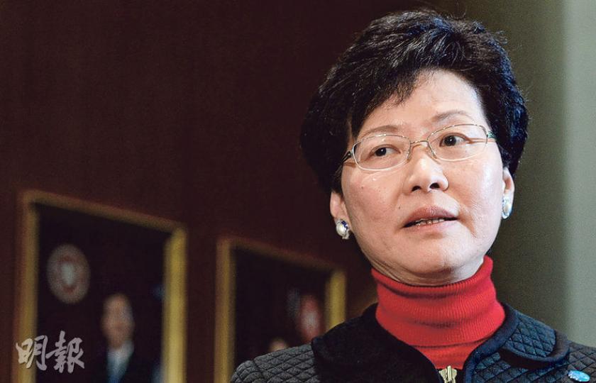 政務司長林鄭月娥昨強調,到立法會與主席曾鈺成討論開會問題,並非要向立法會施壓,強調繼續審議條例是議員應做的工作。(劉焌陶攝)政務司長林鄭月娥(背向鏡頭者)昨日帶同燒肉等到立法會探望議員,不單建制派議員,連被指拉布的泛民,如民主黨單仲偕(右)亦似乎吃得津津有味。工聯會王國興見狀隨即批評單仲偕,「布你就照拉,嘢你又照食」。(劉焌陶攝) 政務司長林鄭月娥昨強調,到立法會與主席曾鈺成討論開會問題,並非要向立法會施壓,強調繼續審議條例是議員應做的工作。(劉焌陶攝)政務司長林鄭月娥(背向鏡頭者)昨日帶同燒肉等到立法會探望議員,不單建制派議員,連被指拉布的泛民,如民主黨單仲偕(右)亦似乎吃得津津有味。工聯會王國興見狀隨即批評單仲偕,「布你就照拉,嘢你又照食」。(劉焌陶攝)