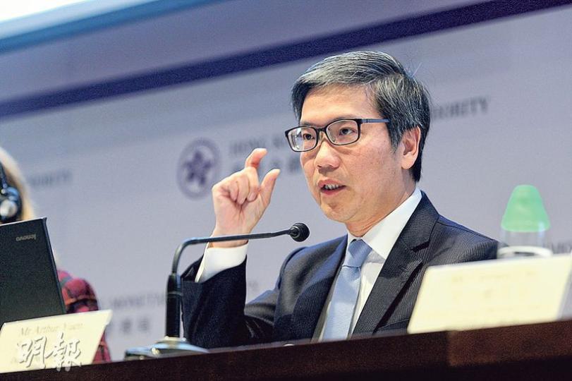 去年本港銀行盈利下跌,資產質素變差,但金管局副總裁阮國恒(圖)強調,銀行的抗震能力在近年持續上升,現時有足夠流動性面對信貸周期逆轉。(林俊源攝) 去年本港銀行盈利下跌,資產質素變差,但金管局副總裁阮國恒(圖)強調,銀行的抗震能力在近年持續上升,現時有足夠流動性面對信貸周期逆轉。(林俊源攝)
