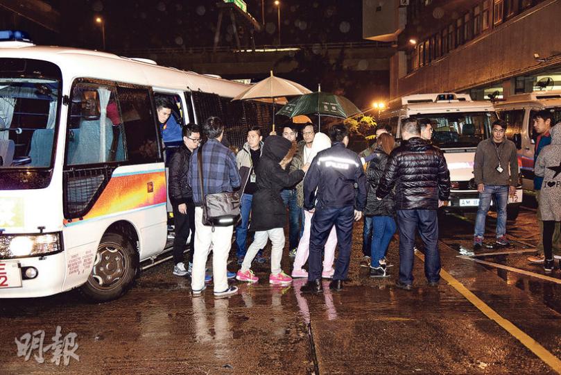 警方破獲跨境賣淫集團,拘捕6男女集團成員及9名泰國籍賣淫女子。(蔡方山攝) 警方破獲跨境賣淫集團,拘捕6男女集團成員及9名泰國籍賣淫女子。(蔡方山攝)
