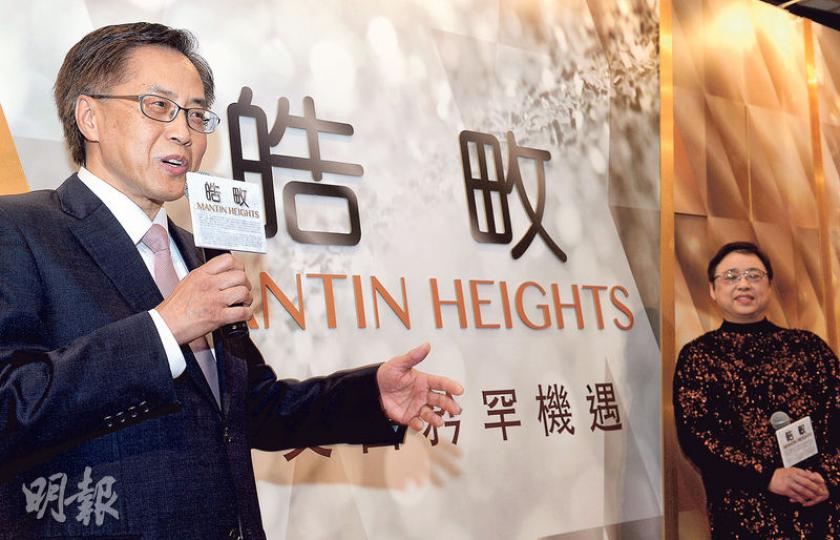嘉里發展執行董事朱葉培(左)表示,集團早年投得的何文田常樂街項目,命名為「皓畋」,項目定價會參考集團旗下傲名及義德道項目。(劉焌陶攝) 嘉里發展執行董事朱葉培(左)表示,集團早年投得的何文田常樂街項目,命名為「皓畋」,項目定價會參考集團旗下傲名及義德道項目。(劉焌陶攝)