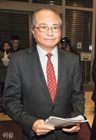 教育局長吳克儉昨接收「全港性系統評估」檢討報告,他表示會詳細考慮報告建議,預計兩至三個星期可敲定實施細節,會盡快通知學校。(李紹昌攝)鴨脷洲街坊學校校長馮碧儀(左四)說,小三生若毋須操練TSA,就可騰出時間愉快學習,該校在休憩地方放置層層疊等玩意,供學生上課前及小息時聚首玩,從中訓練手指肌肉及提升社交技巧。(李紹昌攝) 教育局長吳克儉昨接收「全港性系統評估」檢討報告,他表示會詳細考慮報告建議,預計兩至三個星期可敲定實施細節,會盡快通知學校。(李紹昌攝)鴨脷洲街坊學校校長馮碧儀(左四)說,小三生若毋須操練TSA,就可騰出時間愉快學習,該校在休憩地方放置層層疊等玩意,供學生上課前及小息時聚首玩,從中訓練手指肌肉及提升社交技巧。(李紹昌攝)