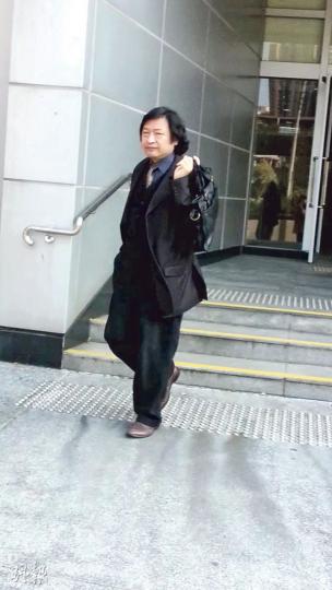 辯方稱狗主是被告鍾建新的妻子,最終只有鍾被控告,對鍾並不公平。(羅霜寧攝)事主陳永林(右)。(羅霜寧攝) 辯方稱狗主是被告鍾建新的妻子,最終只有鍾被控告,對鍾並不公平。(羅霜寧攝)事主陳永林(右)。(羅霜寧攝)