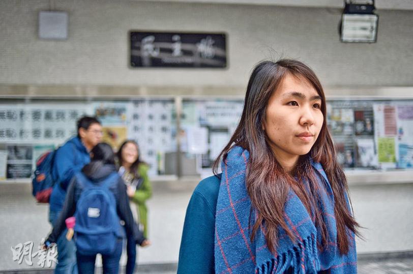 港大學生會候選會長孫曉嵐(前)表示,若能當選,會接下改革校政的重擔,她指出,「若事情是為大學好,我會搏盡」,也希望更多港大同學可醒覺,認清現時的社會狀况。(蘇智鑫攝) 港大學生會候選會長孫曉嵐(前)表示,若能當選,會接下改革校政的重擔,她指出,「若事情是為大學好,我會搏盡」,也希望更多港大同學可醒覺,認清現時的社會狀况。(蘇智鑫攝)