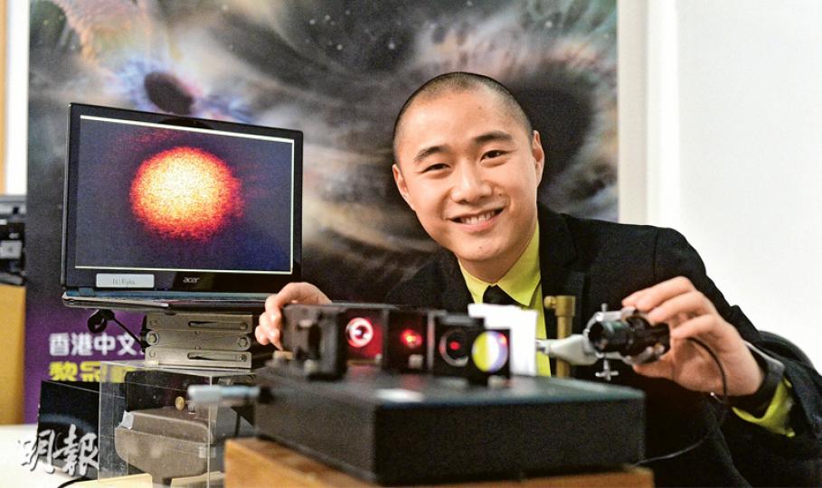 中文大學物理系研究助理教授黎冠峰,是探測重力波團隊LIGO中唯一來自香港院校的成員。他年僅29歲,去年起在中大任教,已開了一科專教重力波的課程,昨亦舉辦講座,介紹重力波及如何探測等。(馮凱鍵攝) 中文大學物理系研究助理教授黎冠峰,是探測重力波團隊LIGO中唯一來自香港院校的成員。他年僅29歲,去年起在中大任教,已開了一科專教重力波的課程,昨亦舉辦講座,介紹重力波及如何探測等。(馮凱鍵攝)