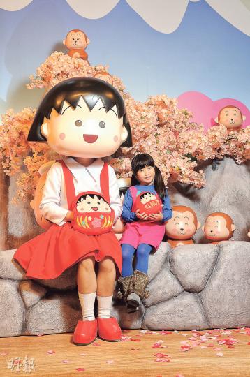 楊鎧凝好想與小丸子一起浸溫泉。（攝影：孫華中） 「美心妹妹」楊鎧凝與小丸子、猴子影賀年相，興奮到似馬騮仔一樣跑來跑去。（攝影：孫華中）
