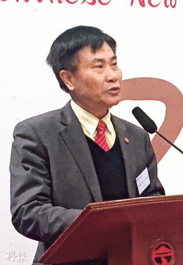 一直否認是「梁粉」的嶺大校長鄭國漢，昨引述網上文章稱「若共產黨冧，中國一定散」，又指中國現時國勢強大，「不相信美國沒利用香港整中國」。（黃津琪攝）