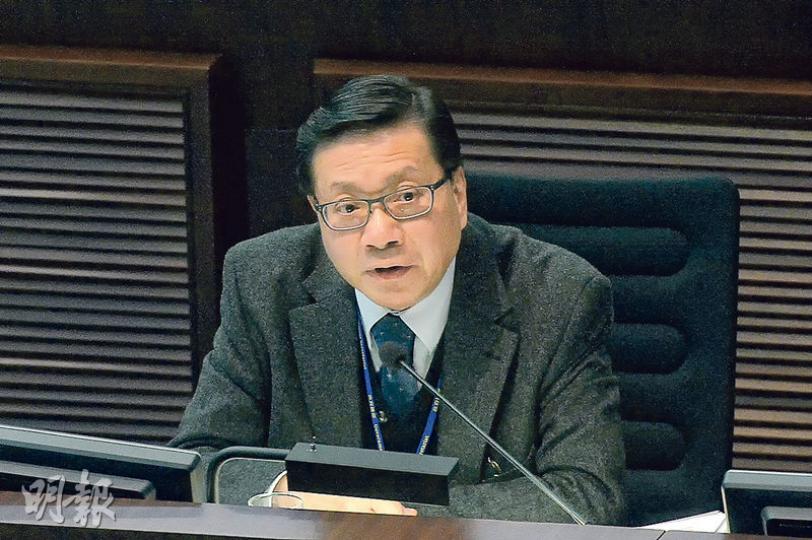 運房局長張炳良被議員追問「一地兩檢」進展時，強調通過追加撥款不等於通過某種通關模式。（楊柏賢攝）
