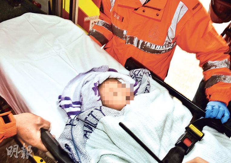 女嬰被寄養母發現昏迷不醒,幸送院搶救後情况穩定,留醫兒童深切治療部。(賴俊傑攝) 女嬰被寄養母發現昏迷不醒,幸送院搶救後情况穩定,留醫兒童深切治療部。(賴俊傑攝)
