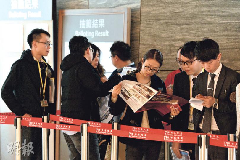 新地旗下元朗映御至昨日6時共售114伙,而早前加推的60個單位,屬原價加推,折實平均實呎10293元。(黃志東攝) 新地旗下元朗映御至昨日6時共售114伙,而早前加推的60個單位,屬原價加推,折實平均實呎10293元。(黃志東攝)
