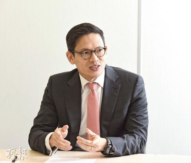 姚鴻耀認為,今年以來環球股市大跌的原因,表面上是跟隨油價尋底,但更深層次的原因是環球經濟增長疲弱。(陳淑安攝) 姚鴻耀認為,今年以來環球股市大跌的原因,表面上是跟隨油價尋底,但更深層次的原因是環球經濟增長疲弱。(陳淑安攝)