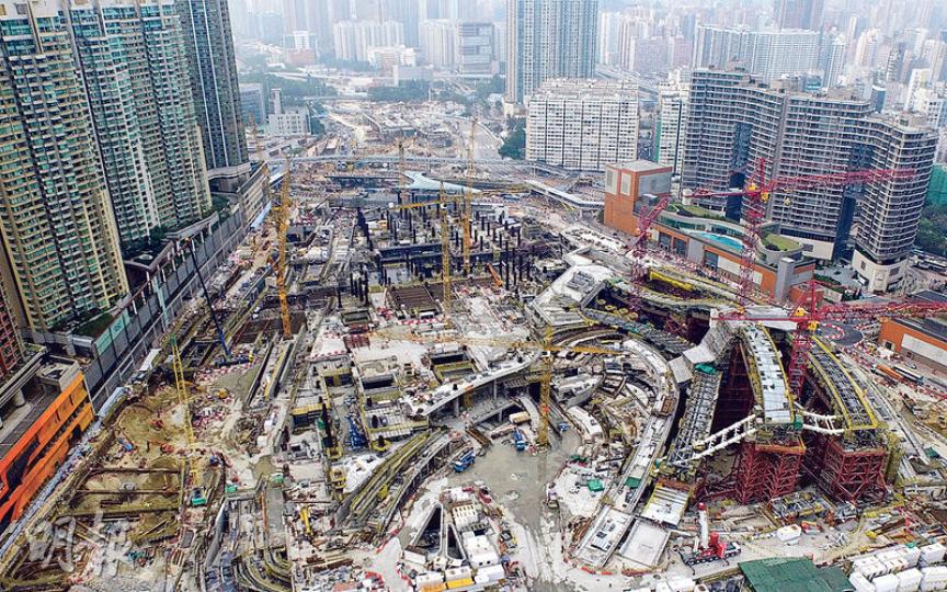 中大香港亞太研究所調查顯示,五成半受訪者贊成立法會通過高鐵追加撥款,當中逾四成認為高鐵已建成大半,中止工程將十分浪費。圖為西九高鐵總站地盤。(林俊源攝) 中大香港亞太研究所調查顯示,五成半受訪者贊成立法會通過高鐵追加撥款,當中逾四成認為高鐵已建成大半,中止工程將十分浪費。圖為西九高鐵總站地盤。(林俊源攝)