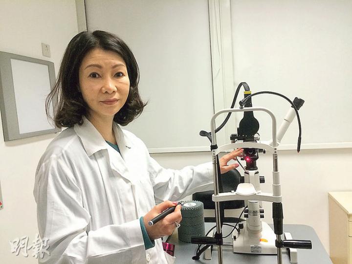 九龍西聯網眼科部門主管阮燕芬指出,MLT技術治療下,患者眼壓平均下降19.5%,用藥量亦平均減21.4%,病人也毋須接受青光眼手術。(梁杏怡攝) 九龍西聯網眼科部門主管阮燕芬指出,MLT技術治療下,患者眼壓平均下降19.5%,用藥量亦平均減21.4%,病人也毋須接受青光眼手術。(梁杏怡攝)