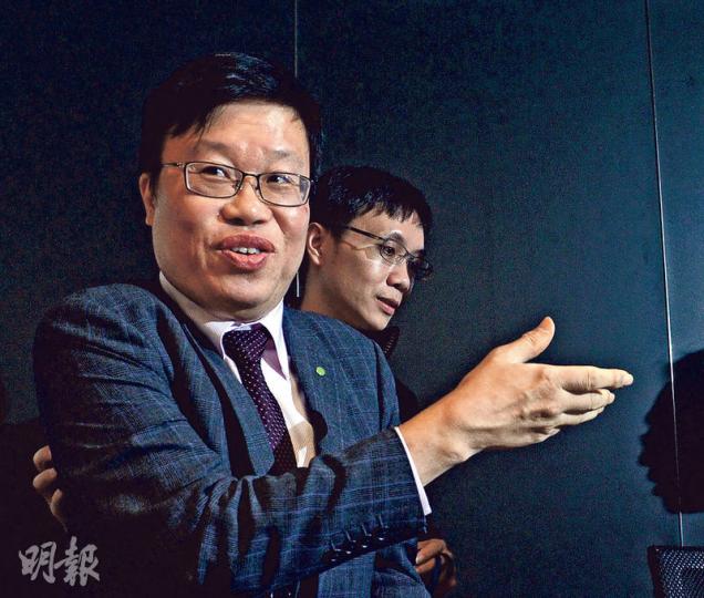 德勤中國華南區主管合伙人黎嘉恩（左）形容自己與亞視有不解緣，因一直未與亞視新投資者司榮彬一方達成共識，故昨日決定計劃今日遣散亞視大部分員工，亞視亦會因此停播。（劉焌陶攝）