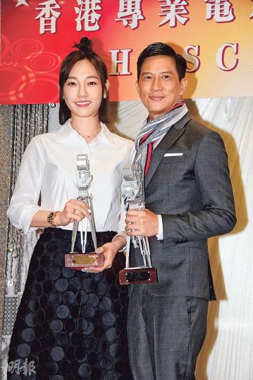 張家輝(右)與白百何分別獲頒「專業眼中最具魅力年度男、女演員」獎 。(攝影:林祖傑) 張家輝(右)與白百何分別獲頒「專業眼中最具魅力年度男、女演員」獎 。(攝影:林祖傑)