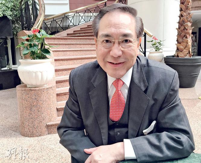 身兼政協委員的港大校委會主席李國章,反駁外間對他出任校委會的指摘,指自己「又無錢收,仲要倒貼時間,又畀人鬧」,是「心繫香港」才決定擔任此職務。(何曉勤攝) 身兼政協委員的港大校委會主席李國章,反駁外間對他出任校委會的指摘,指自己「又無錢收,仲要倒貼時間,又畀人鬧」,是「心繫香港」才決定擔任此職務。(何曉勤攝)
