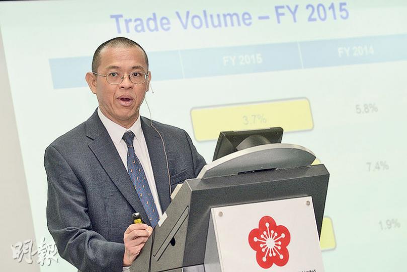 東方海外財務總裁董立新（圖）表示，預計今年貨櫃運輸運費仍有壓力，公司將專注成本與收益管理，並減少耗油量。（楊柏賢攝）