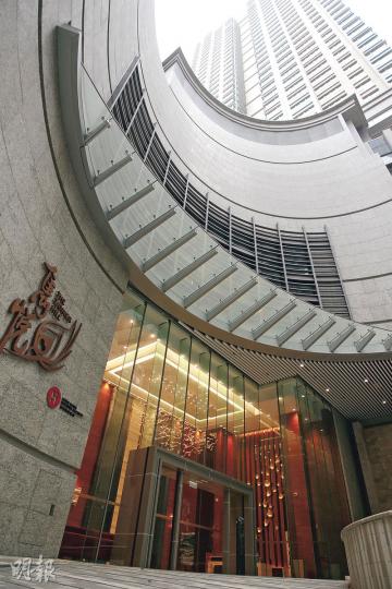 房協位於北角丹拿山的富貴長者屋項目「雋悅」,完成揀樓程序後,最終租出45個單位,為「促銷」剩餘單位,房協決定今起調低所有單位租住權費10%,並新設兩年短租約選擇。(郭慶輝攝) 房協位於北角丹拿山的富貴長者屋項目「雋悅」,完成揀樓程序後,最終租出45個單位,為「促銷」剩餘單位,房協決定今起調低所有單位租住權費10%,並新設兩年短租約選擇。(郭慶輝攝)