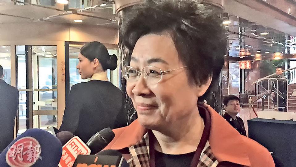 國務院港澳辦紀檢組組長兼黨組成員李秋芳（圖），昨在北京首次列席港澳政協小組會議，被傳媒問及港澳辦或中聯辦是否存在貪腐，李回應正在「調研」。（何曉勤攝）