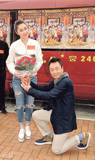 胡定欣稱被黎耀祥單膝跪低扮求婚嚇親。(攝影:孫華中)曹永廉笑言要拜林夏薇,認真大吉利市。(攝影:孫華中) 胡定欣稱被黎耀祥單膝跪低扮求婚嚇親。(攝影:孫華中)曹永廉笑言要拜林夏薇,認真大吉利市。(攝影:孫華中)