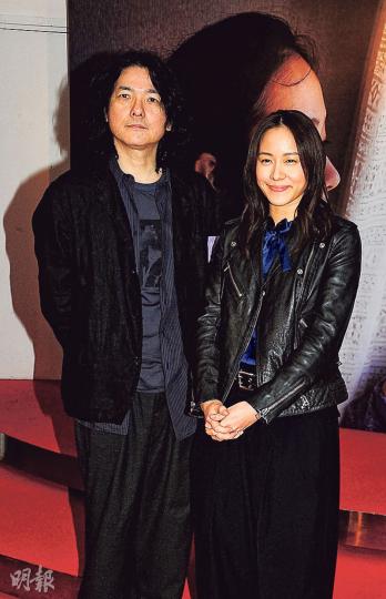 導演岩井俊二來港出席首映禮,與到來捧場的林嘉欣合照。(攝影﹕陳釗)顏卓靈表示將會推出唱片,還會為其中一首歌作曲作詞。(攝影﹕陳釗)岩井俊二孖楊崢大玩自拍,開心不已。(攝影﹕陳釗) 導演岩井俊二來港出席首映禮,與到來捧場的林嘉欣合照。(攝影﹕陳釗)顏卓靈表示將會推出唱片,還會為其中一首歌作曲作詞。(攝影﹕陳釗)岩井俊二孖楊崢大玩自拍,開心不已。(攝影﹕陳釗)